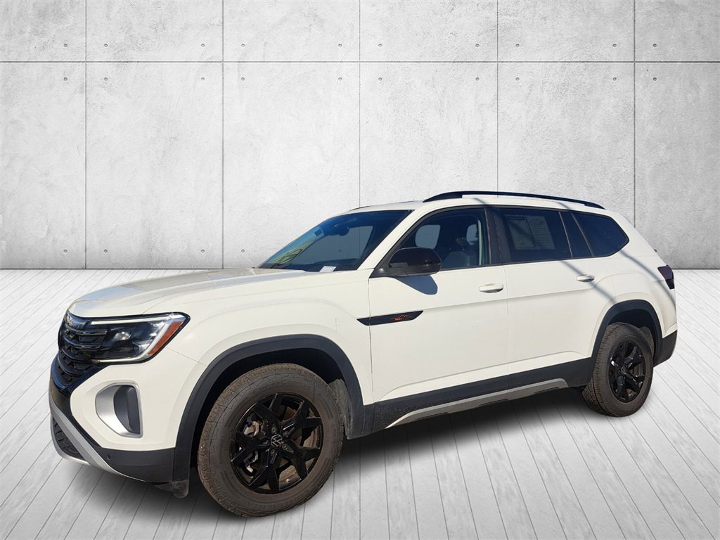 Used 2025 Volkswagen Atlas Peak Edition SE image 8