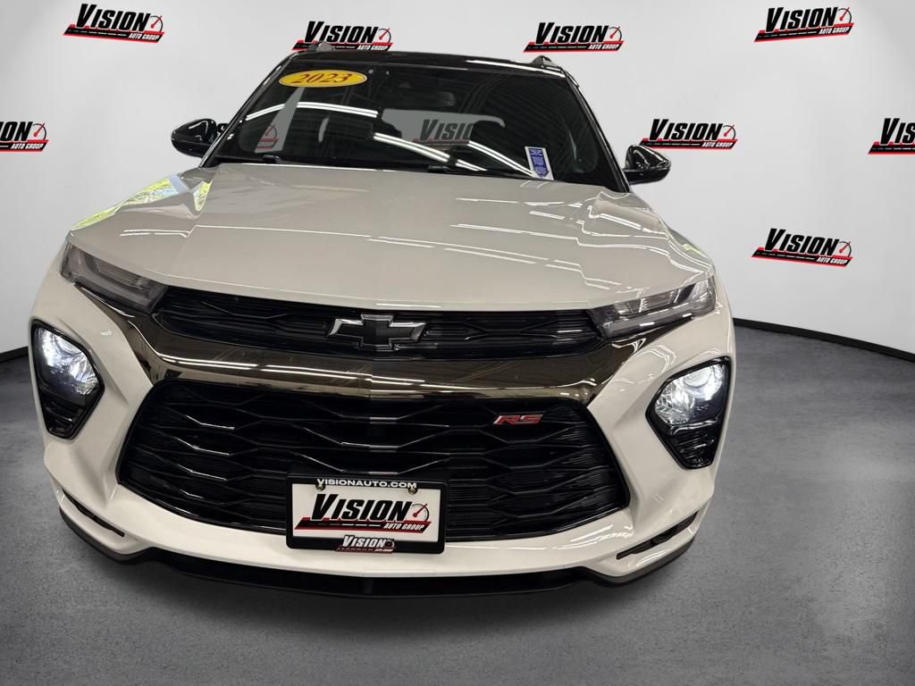 Used 2023 Chevrolet TrailBlazer RS w/ Sun and Liftgate Package AWD/4WD image 2