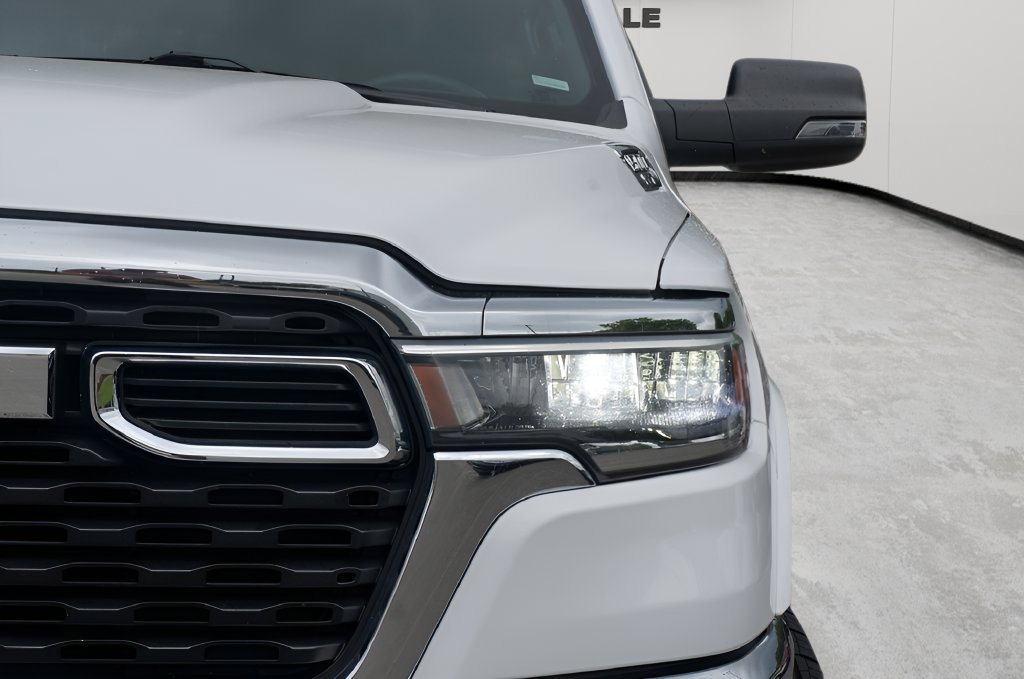 Used 2025 RAM 1500 Big Horn AWD/4WD image 4