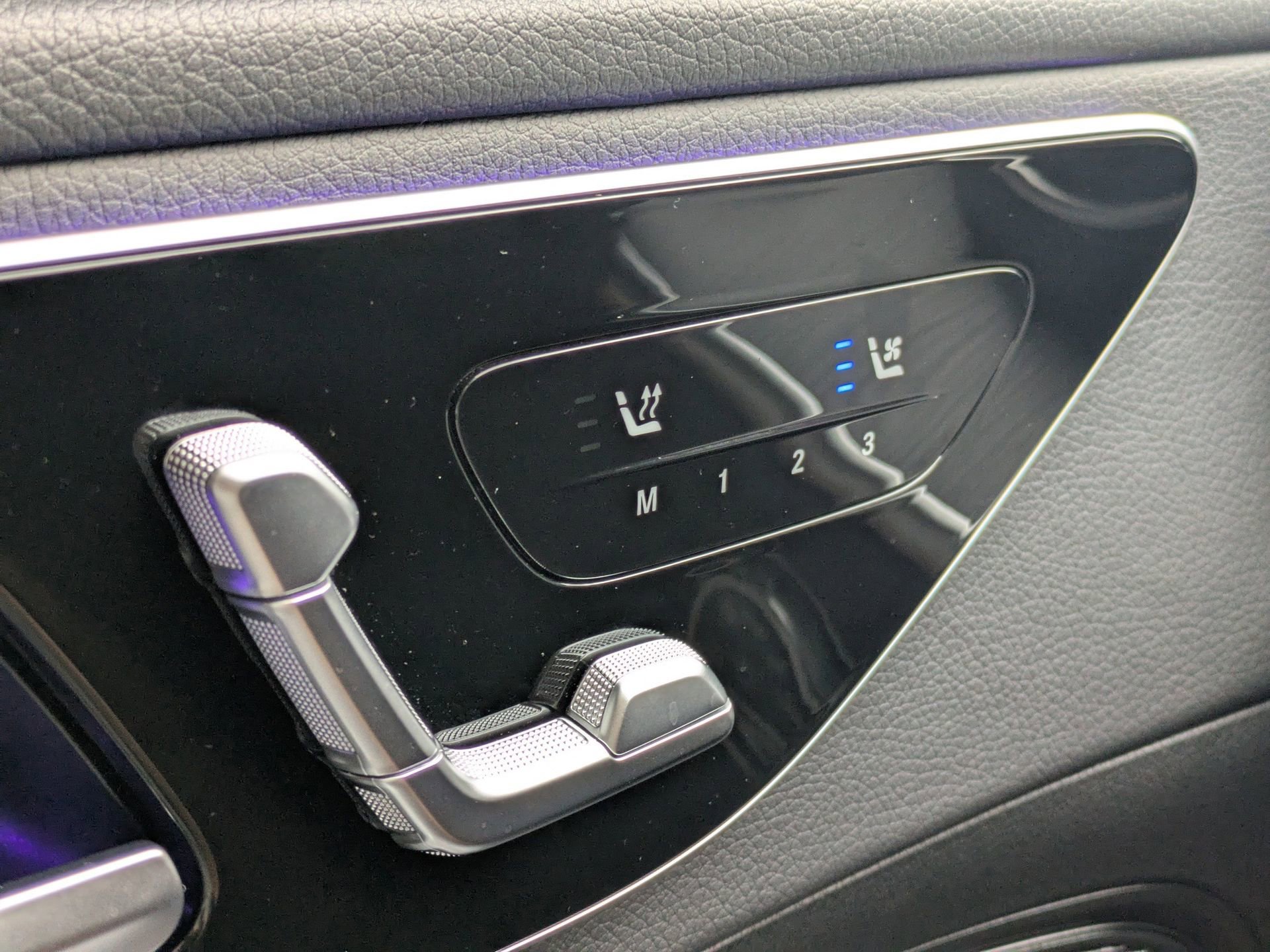 Used 2025 Mercedes-Benz C 300 Sedan image 24