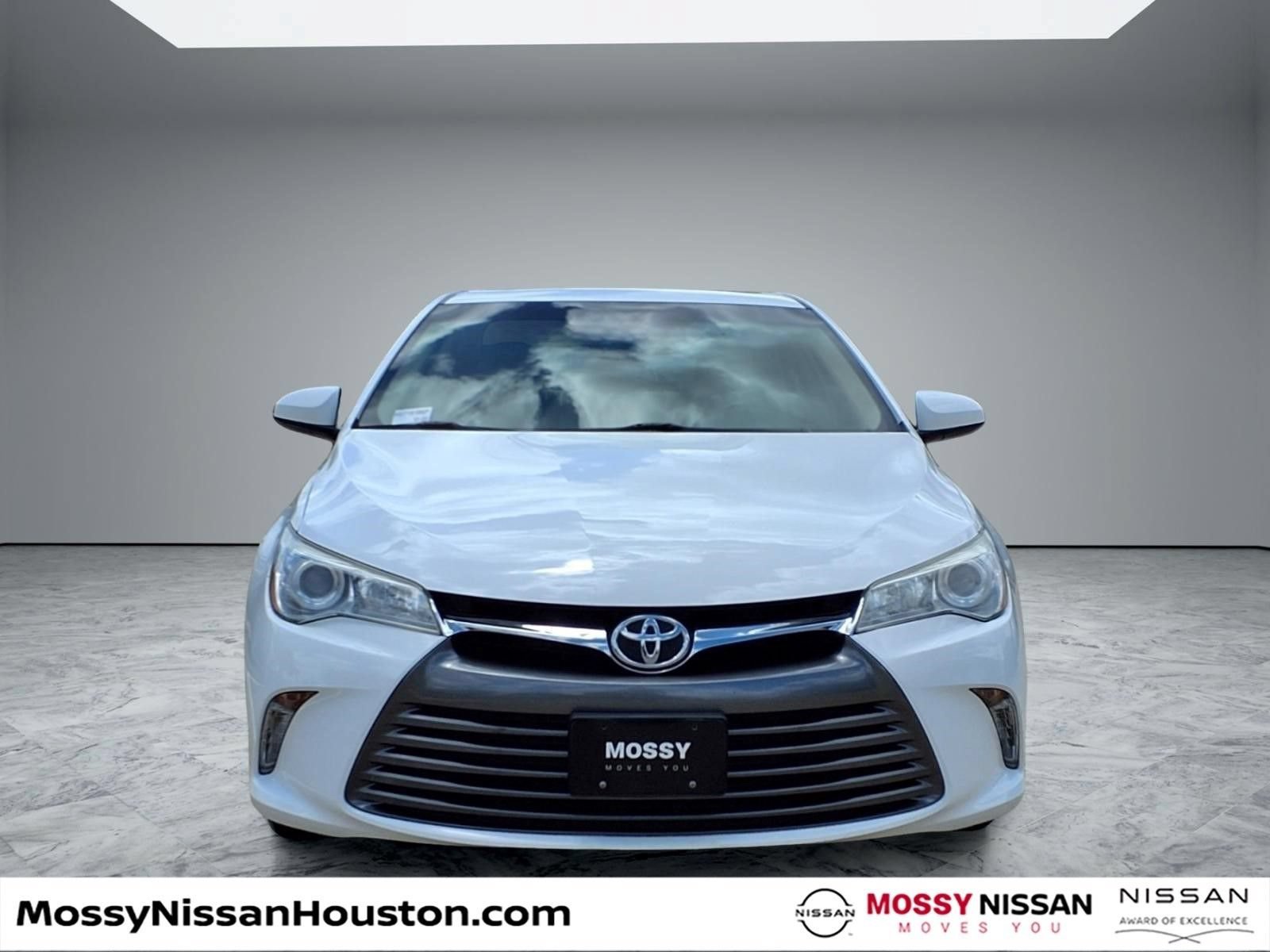 Used 2017 Toyota Camry XLE FWD image 3