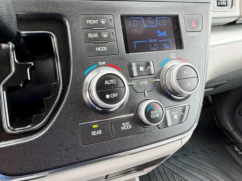 Used 2019 Toyota Sienna L FWD image 26