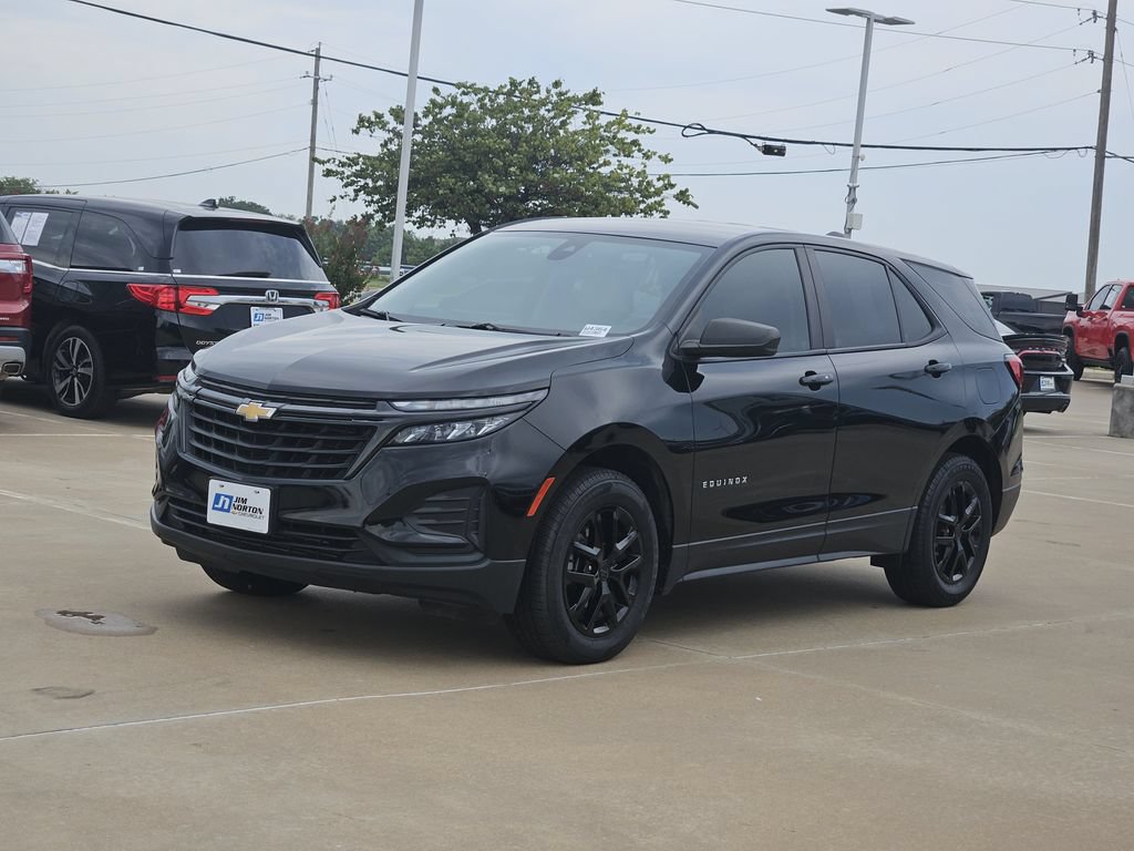 Used 2024 Chevrolet Equinox LS AWD/4WD image 3