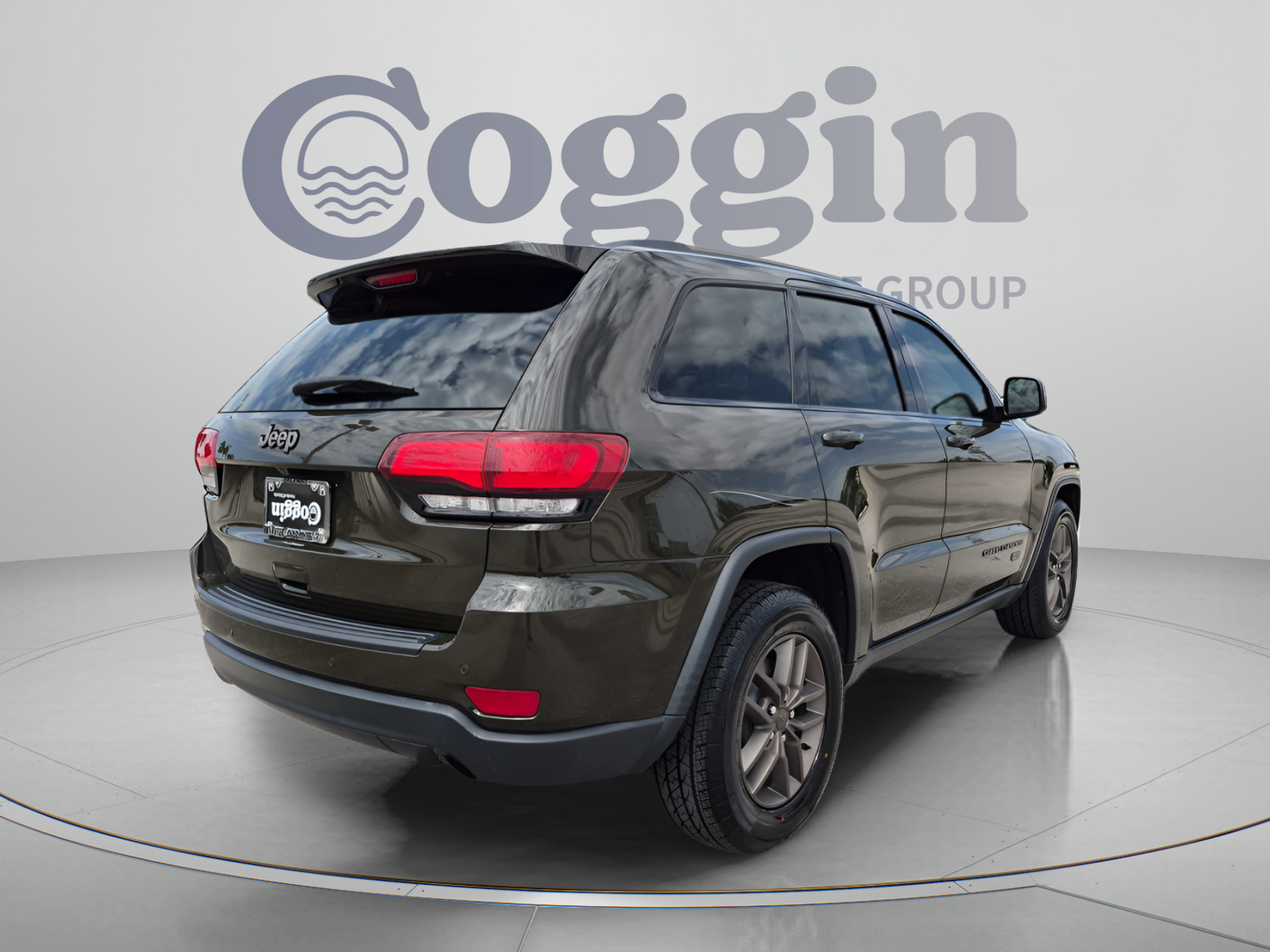 Used 2017 Jeep Grand Cherokee Laredo 75th Anniversary RWD image 6
