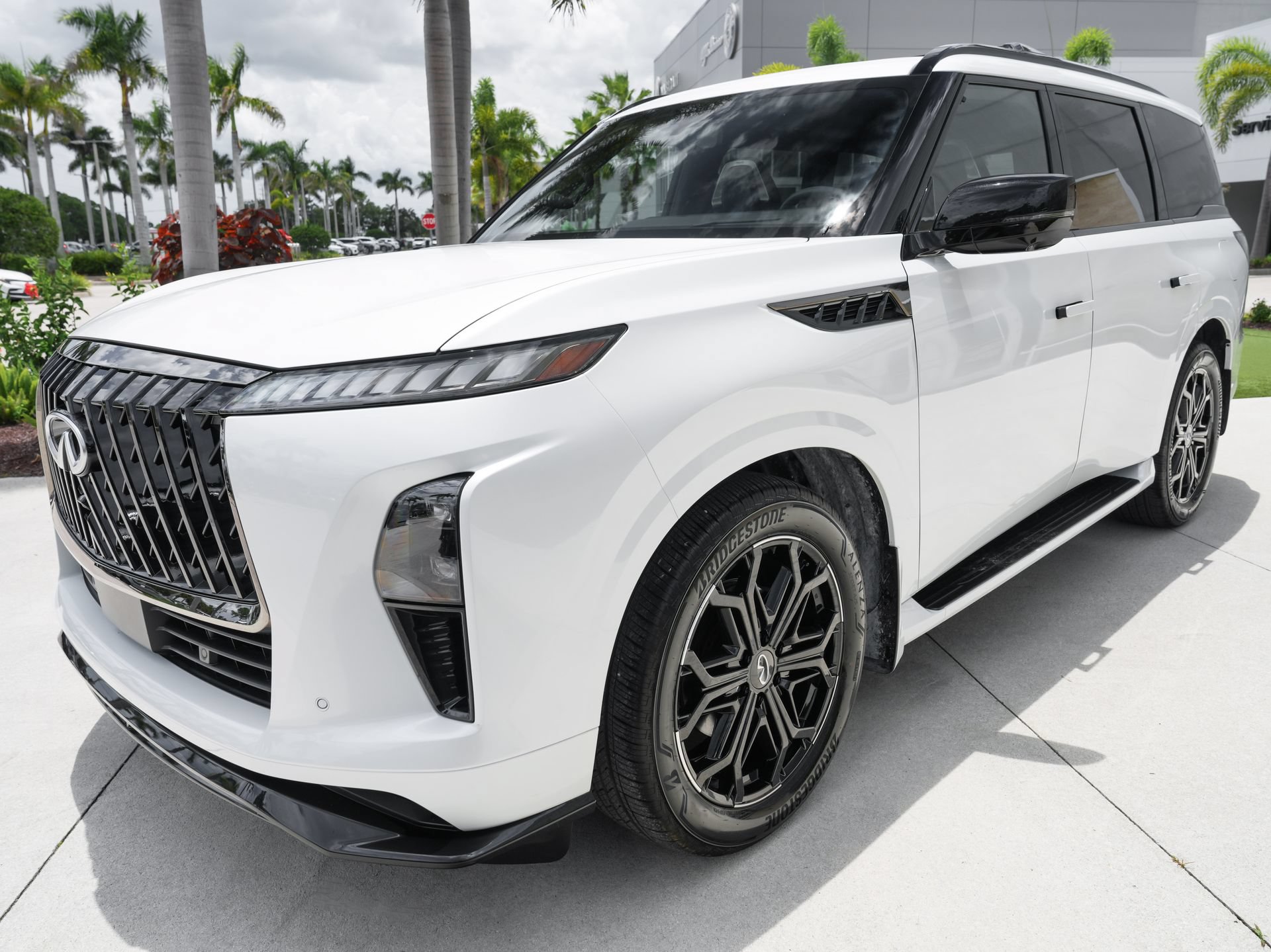Certified 2026 INFINITI QX80 4WD w/ Sport Exterior Package image 6