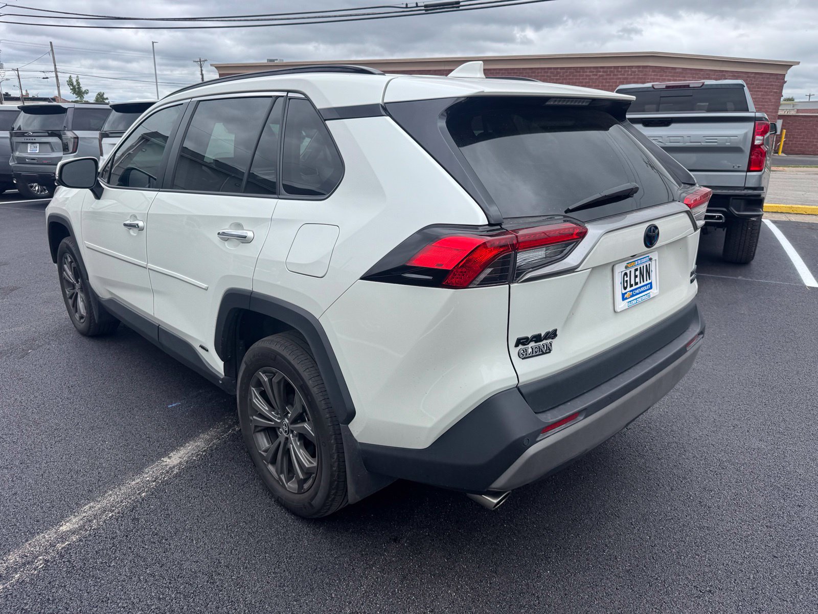Used 2022 Toyota RAV4 Limited AWD/4WD image 4