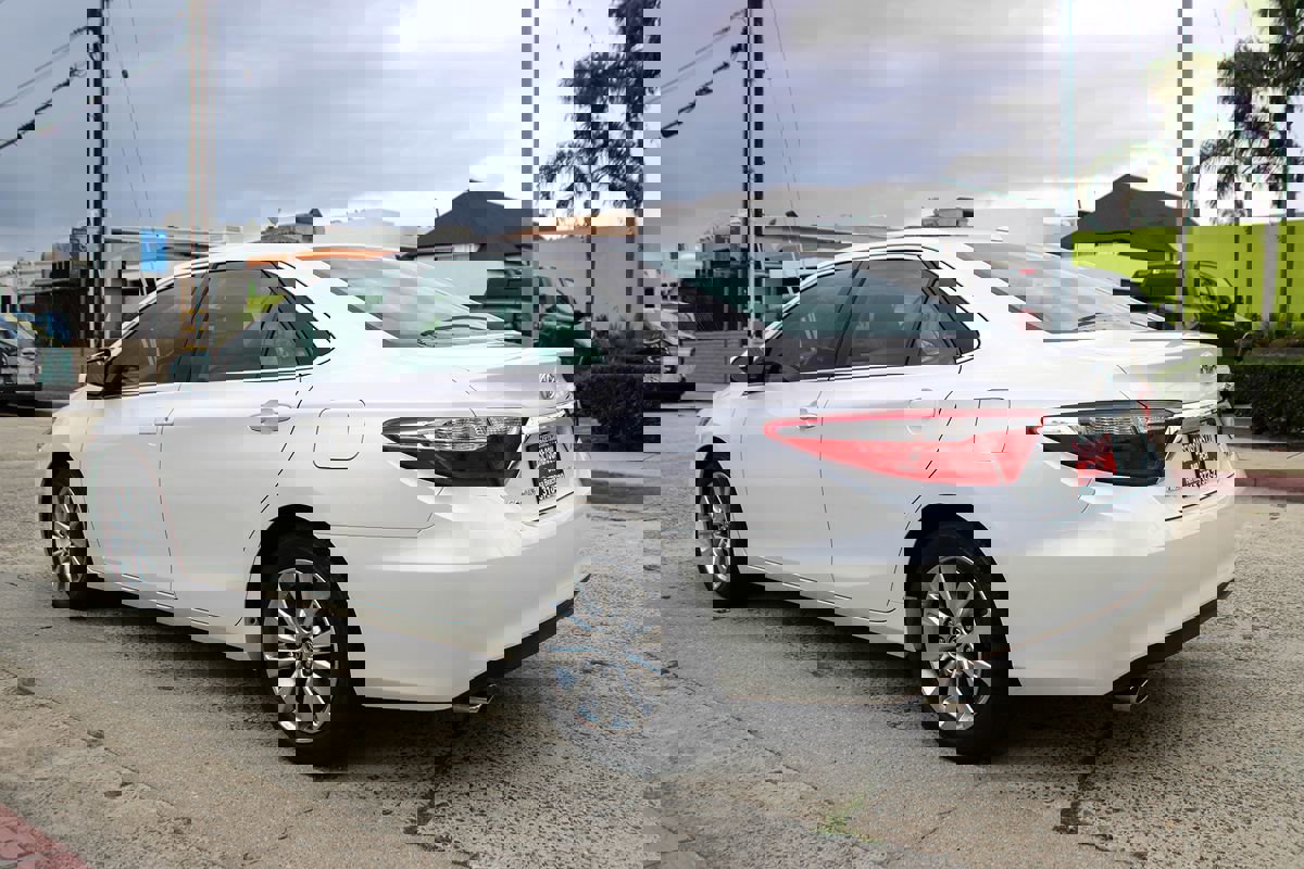 Used 2015 Toyota Camry XLE FWD image 3