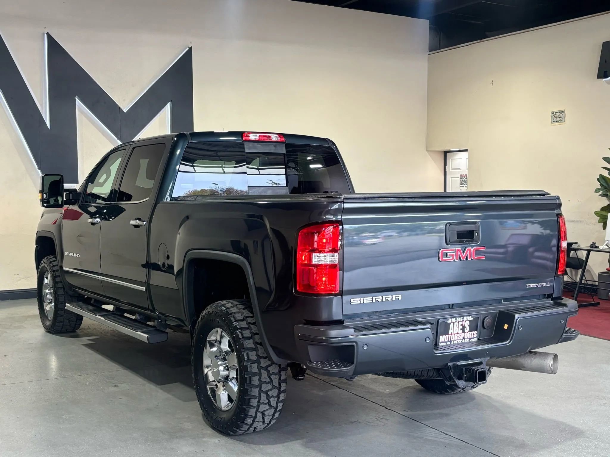 Used 2018 GMC Sierra 3500 Denali w/ Duramax Plus Package AWD/4WD image 6