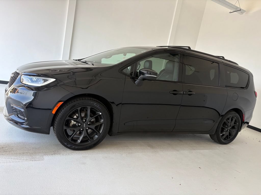 Used 2025 Chrysler Pacifica Limited FWD image 20