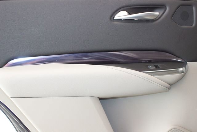 Used 2023 Cadillac XT4 Luxury w/ Cold Weather Package image 18