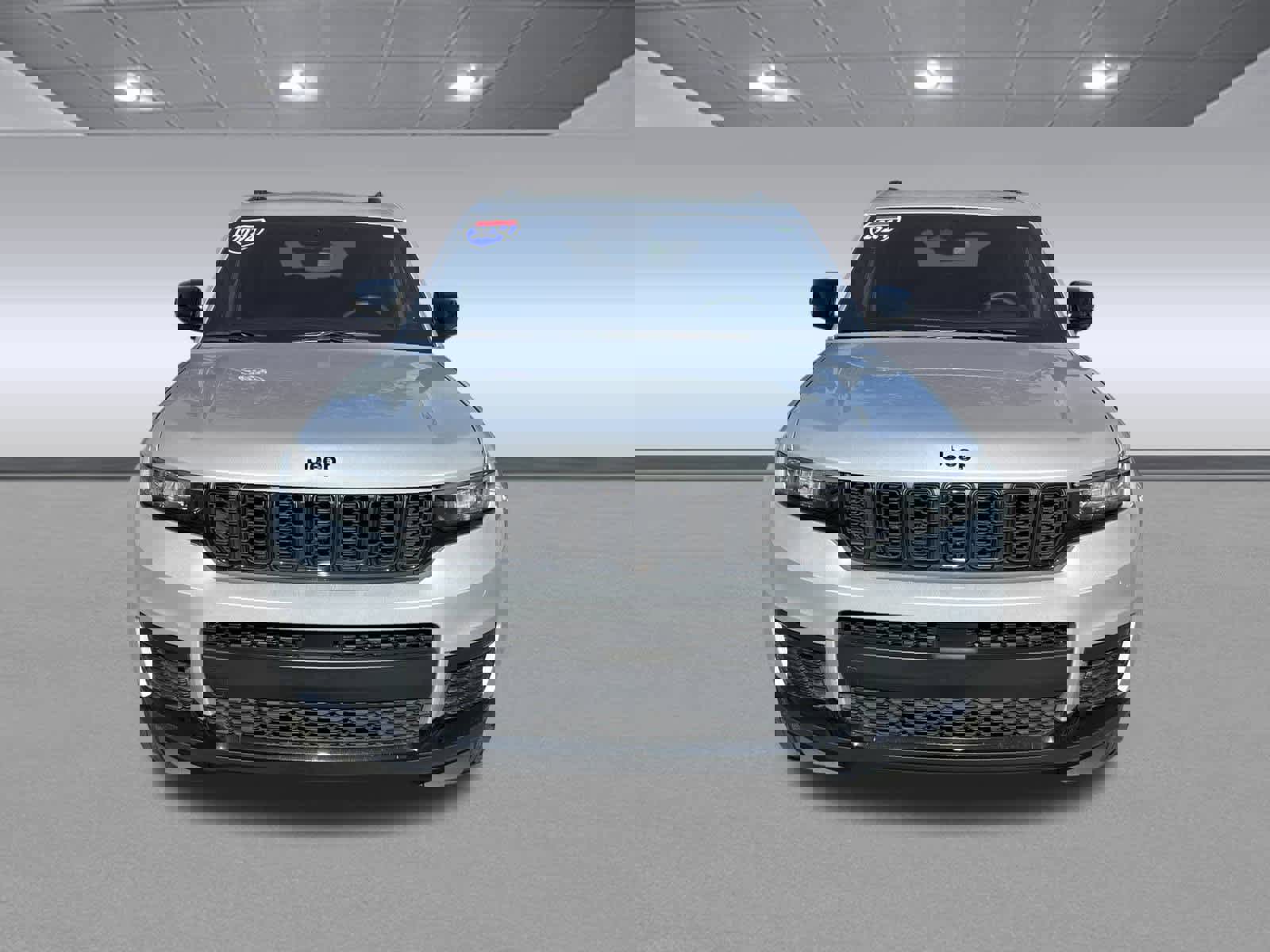 Used 2024 Jeep Grand Cherokee L Laredo image 2