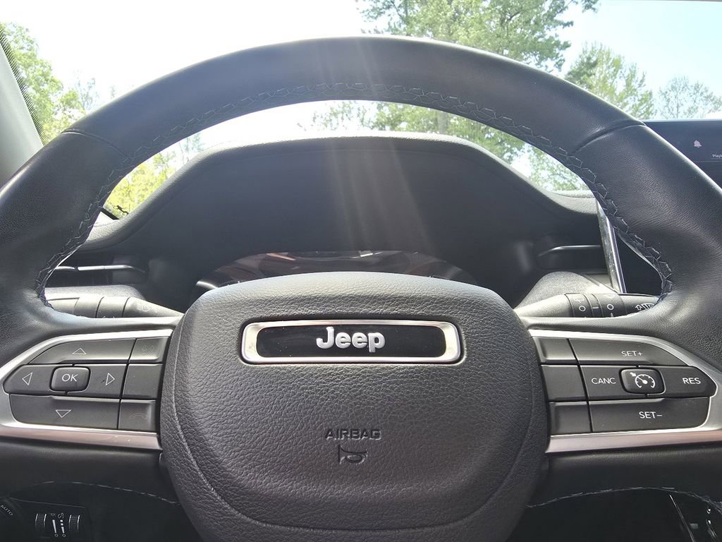 Used 2022 Jeep Compass Latitude w/ Convenience Group AWD/4WD image 26