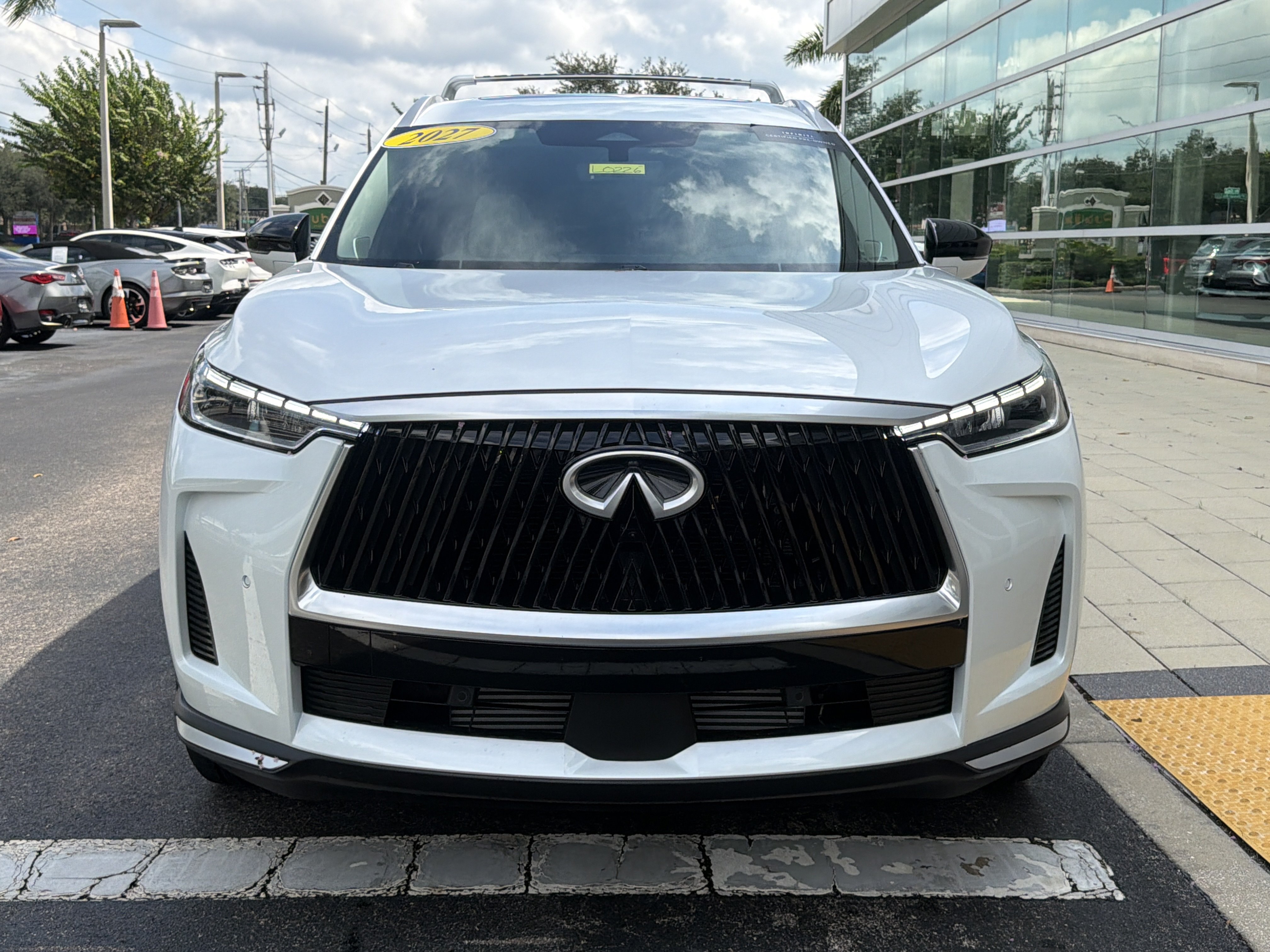 Certified 2027 INFINITI QX60 Luxe w/ Cargo Package AWD/4WD image 2