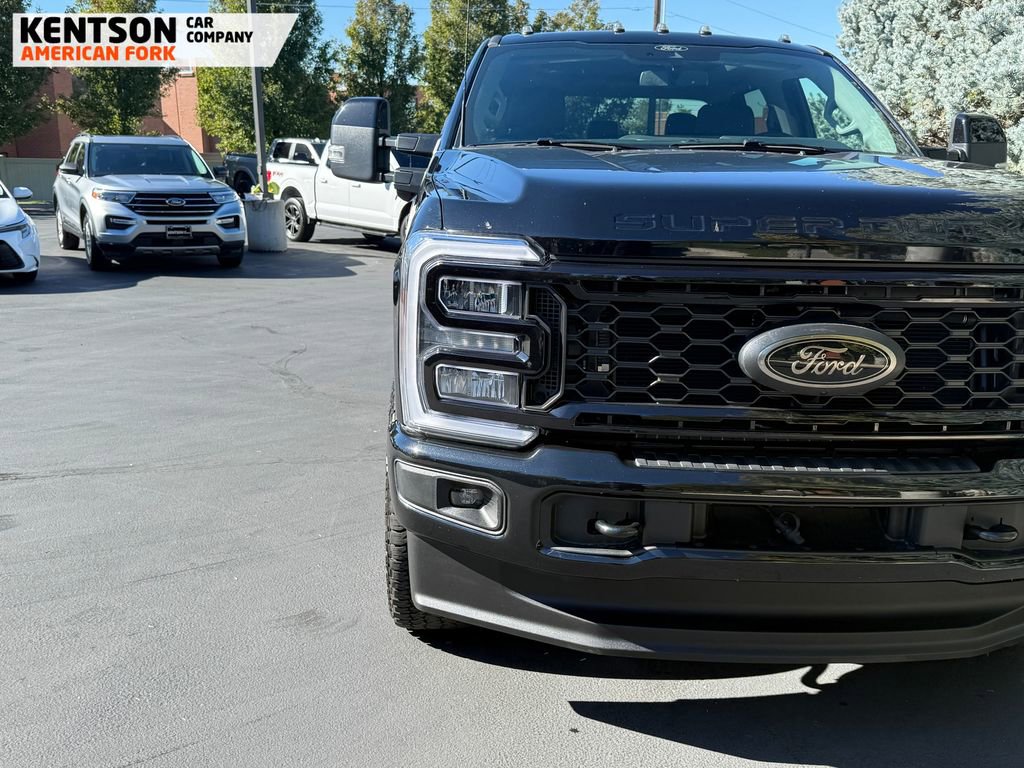 Used 2025 Ford F350 Lariat w/ Black Appearance Package image 14