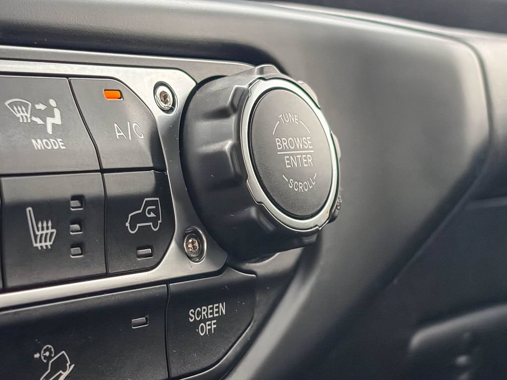 Used 2019 Jeep Wrangler Unlimited Sahara AWD/4WD image 27