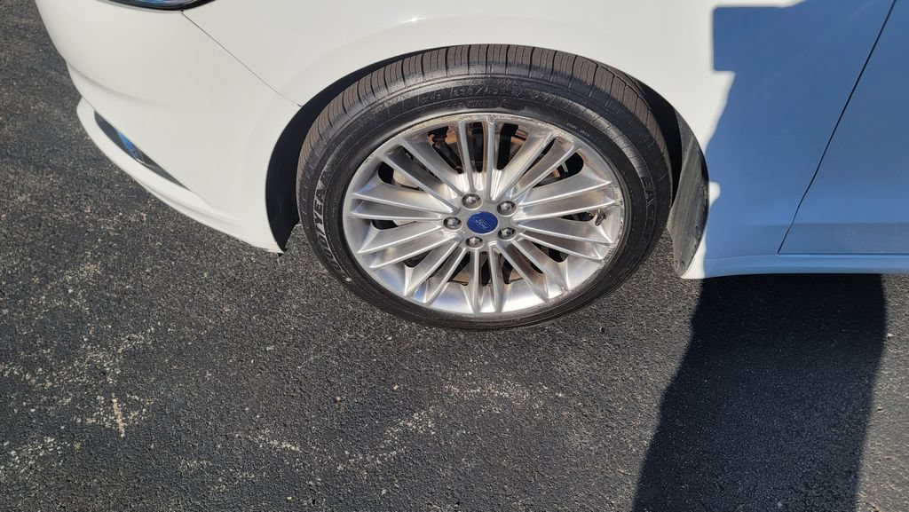 Used 2015 Ford Fusion SE w/ Equipment Group 202A FWD image 6