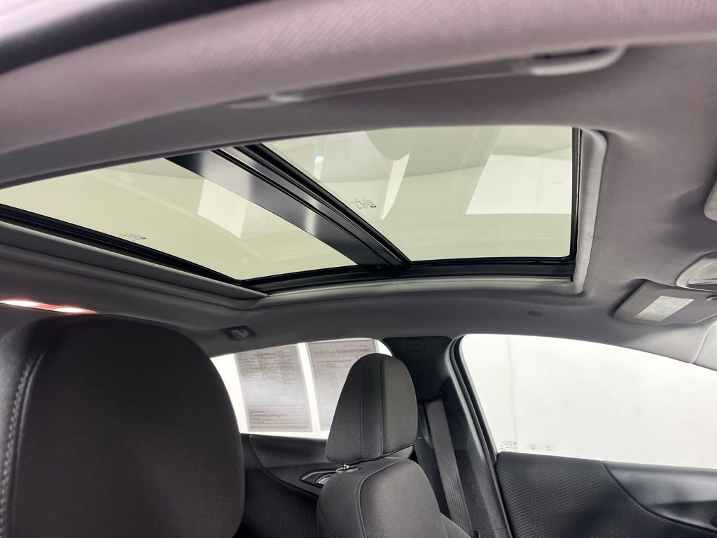 Used 2024 Chevrolet Malibu LT image 6