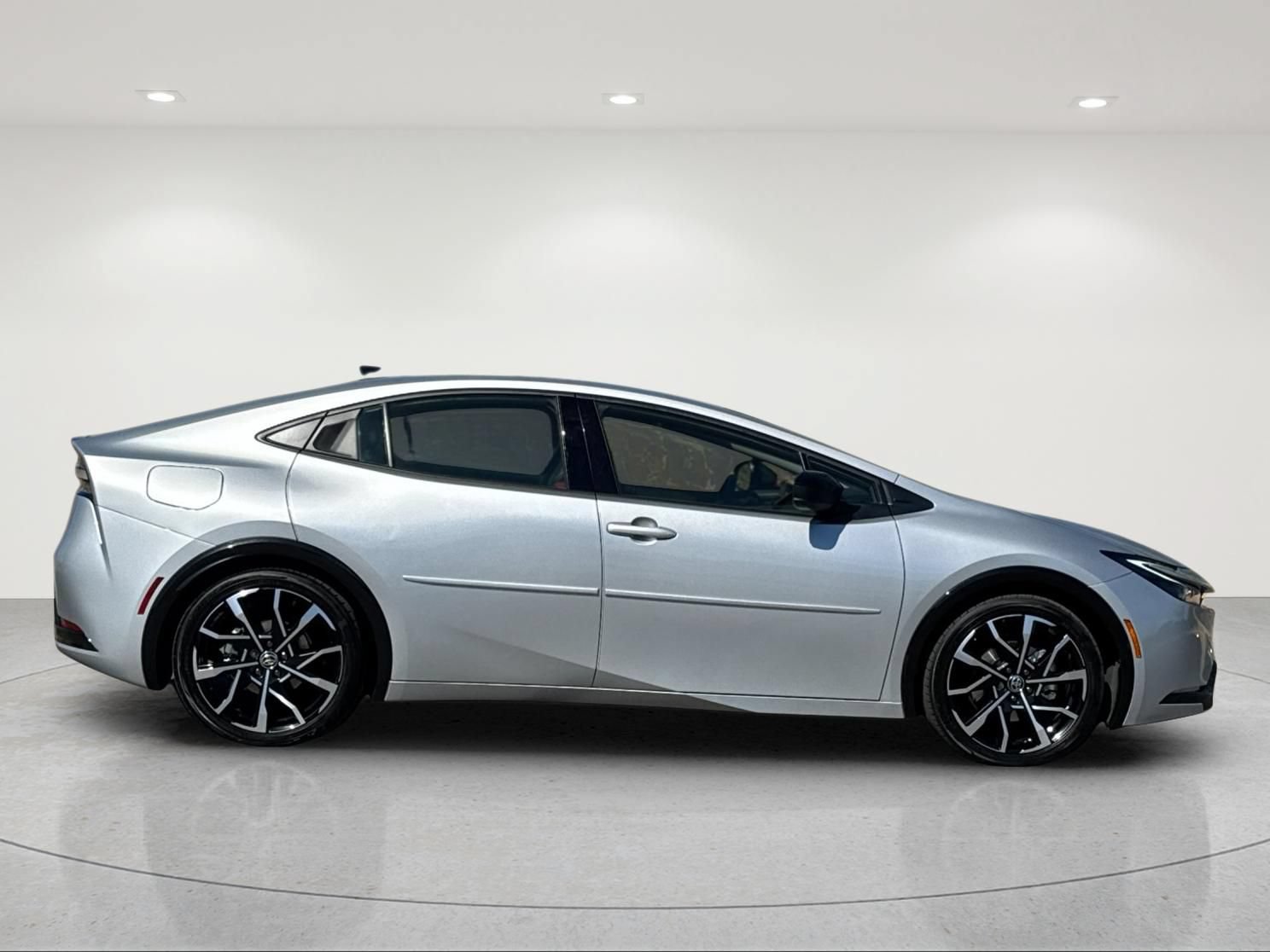 Used 2025 Toyota Prius Plug-In Hybrid FWD image 7