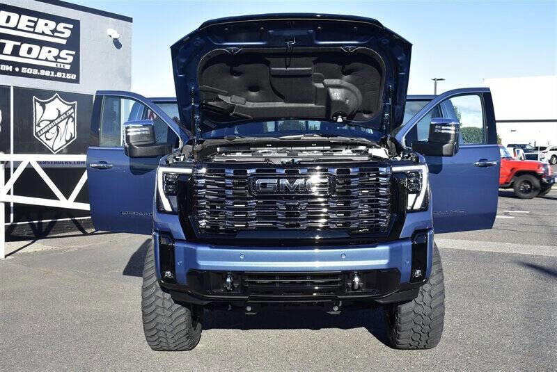 Used 2025 GMC Sierra 3500 Denali Ultimate image 39