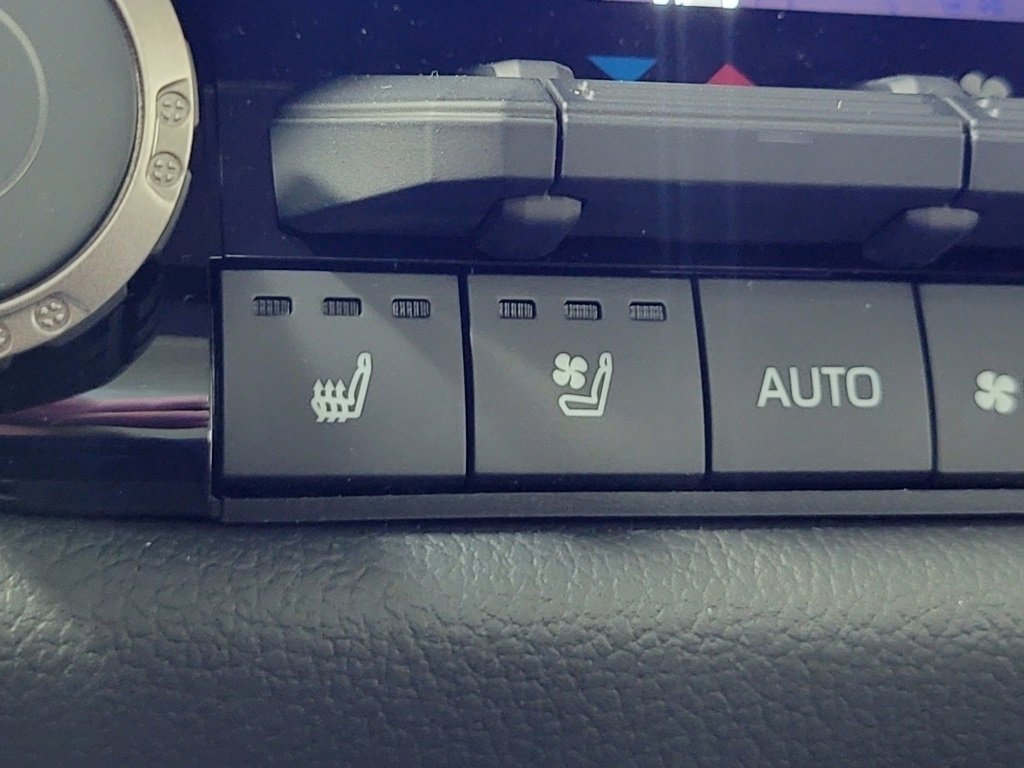 Used 2024 Toyota Sequoia Limited image 8