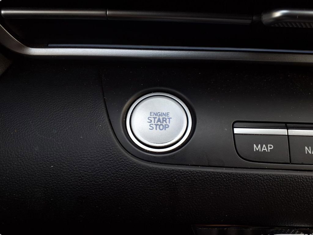 Used 2025 Hyundai Elantra SEL FWD image 8