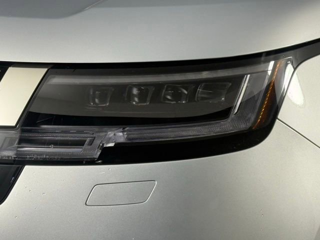 Used 2025 Land Rover Range Rover SE image 13