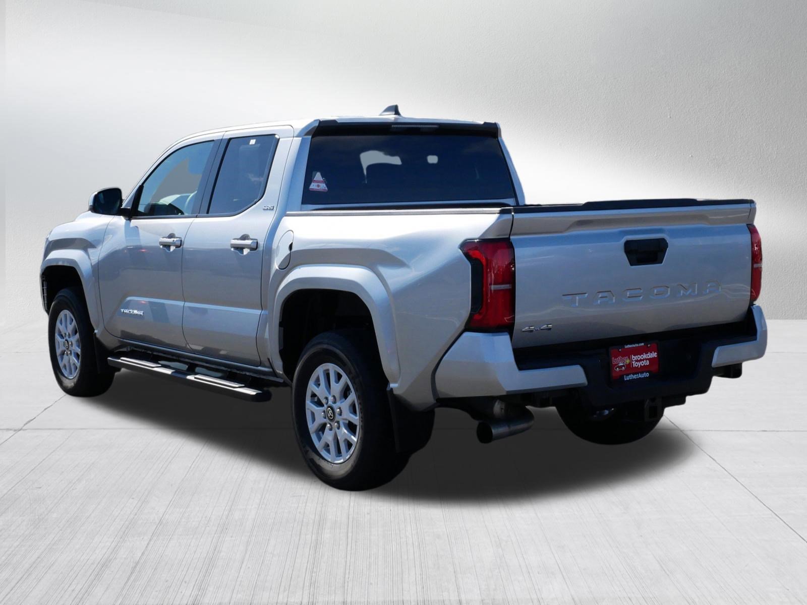 Certified 2024 Toyota Tacoma SR5 AWD/4WD image 5