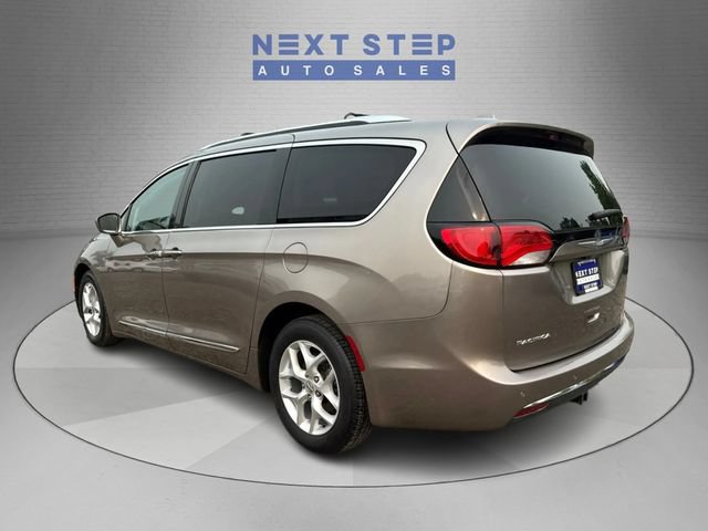 Used 2017 Chrysler Pacifica Touring-L Plus w/ Tire & Wheel Group FWD image 5