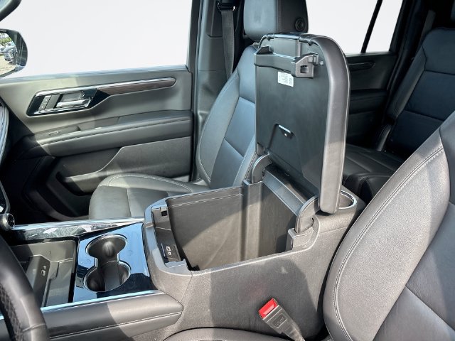 Used 2025 Chevrolet Suburban LT AWD/4WD image 21
