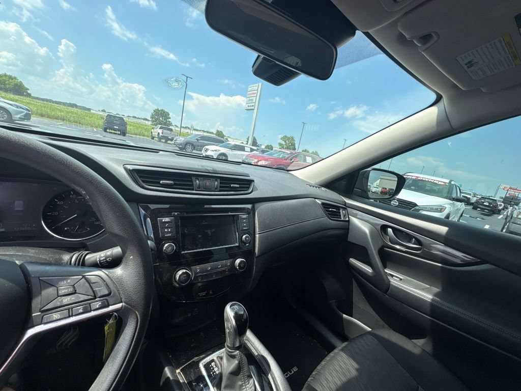 Used 2020 Nissan Rogue S FWD image 11
