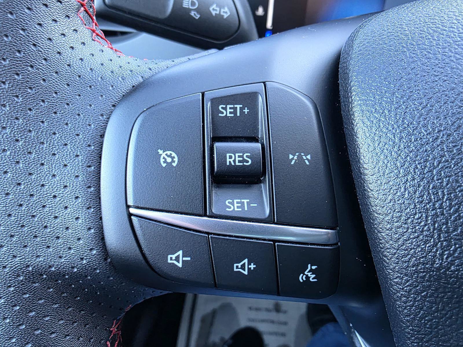 Used 2025 Ford Escape ST-Line FWD image 9