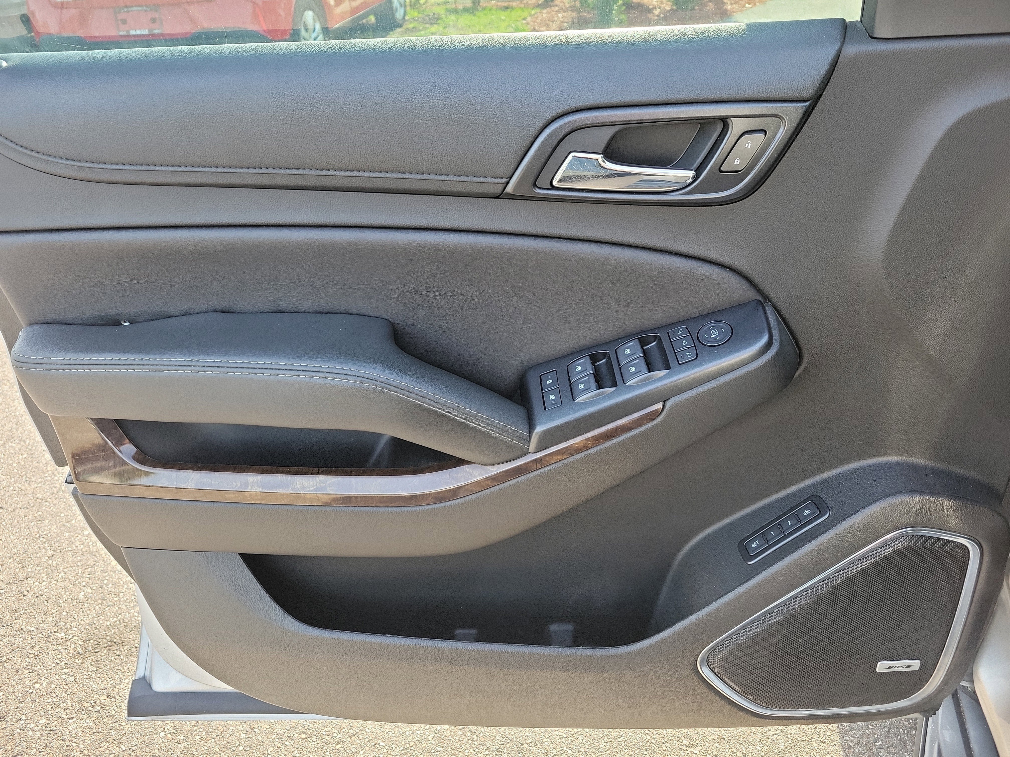 Used 2018 Chevrolet Tahoe LT w/ Luxury Package RWD image 20
