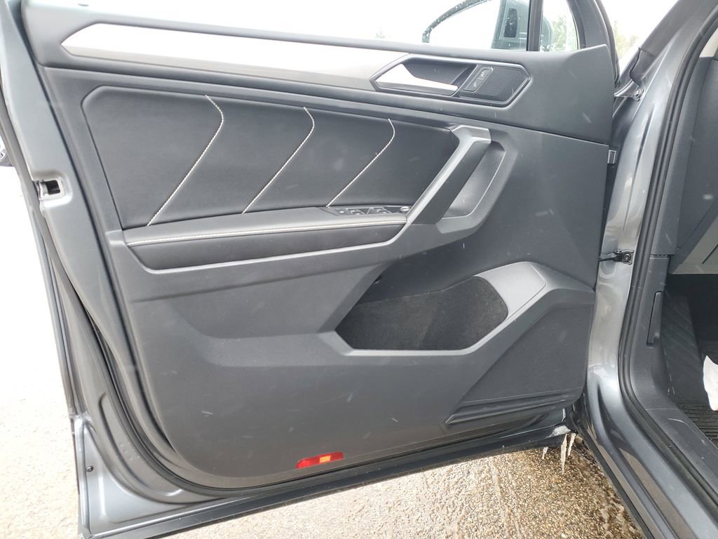 Used 2023 Volkswagen Tiguan SE image 20