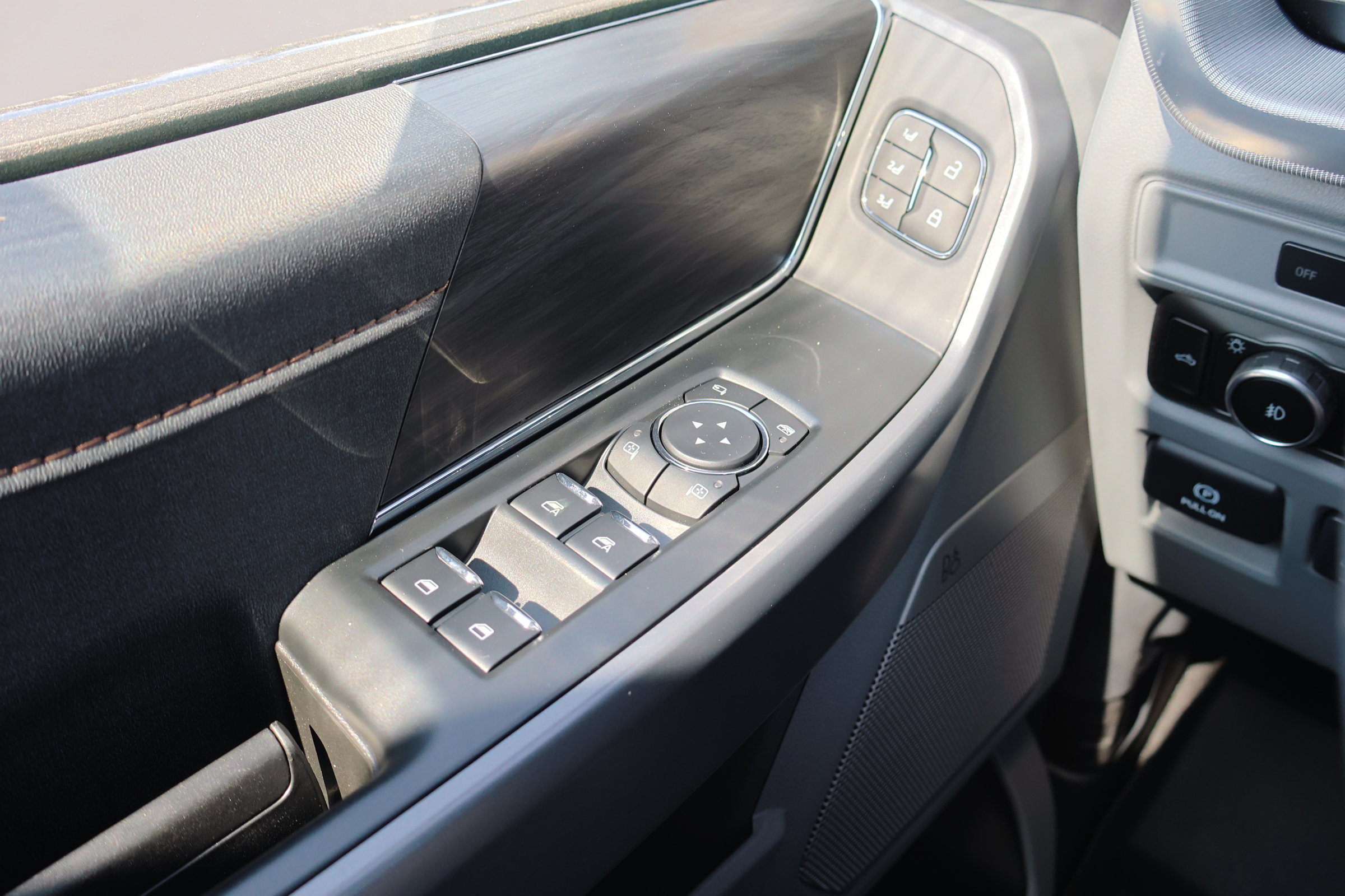 Certified 2025 Ford F150 Lariat w/ Equipment Group 501A Mid image 13