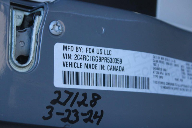 Used 2023 Chrysler Pacifica Limited image 18