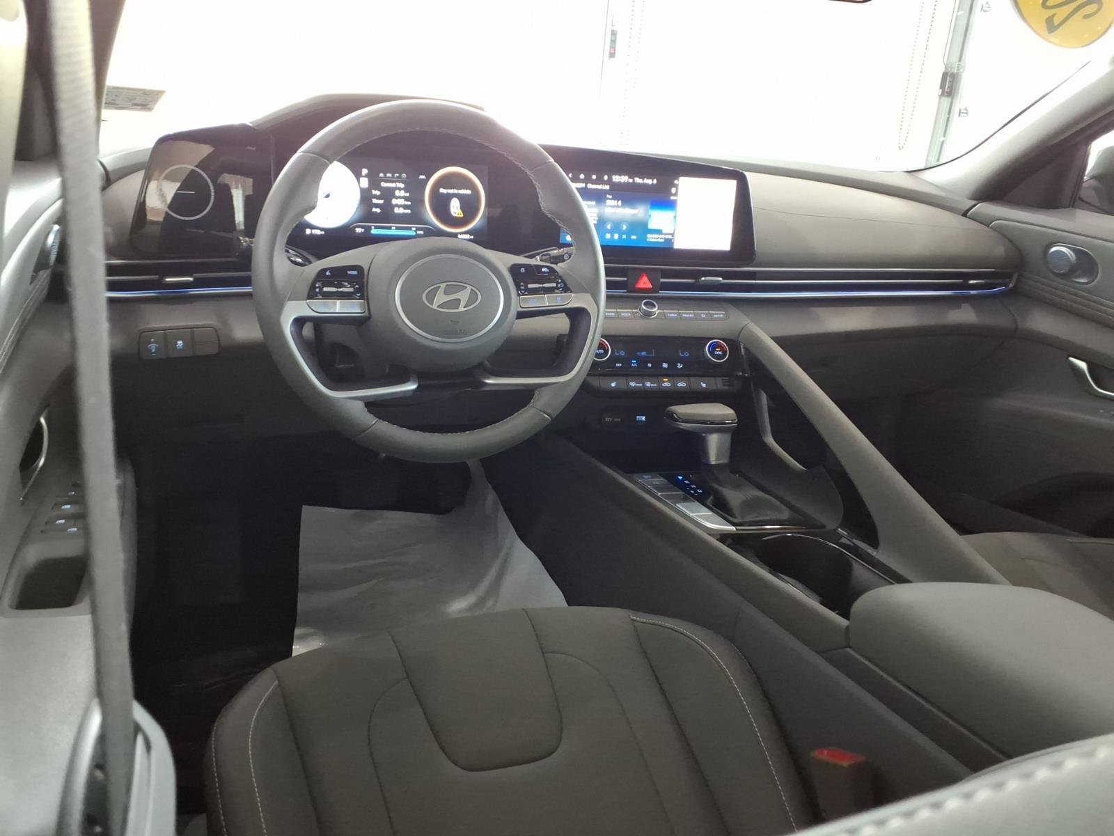 Certified 2024 Hyundai Elantra SEL w/ Convenience Package FWD image 15