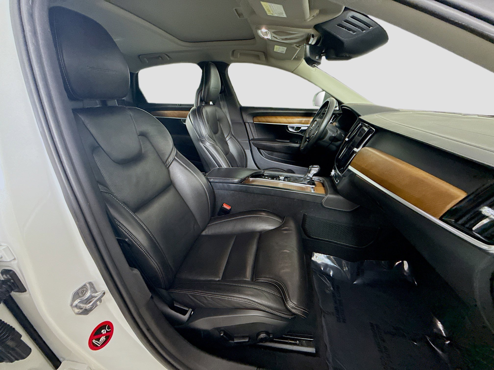 Used 2017 Volvo S90 T6 Inscription w/ Vision Package image 29