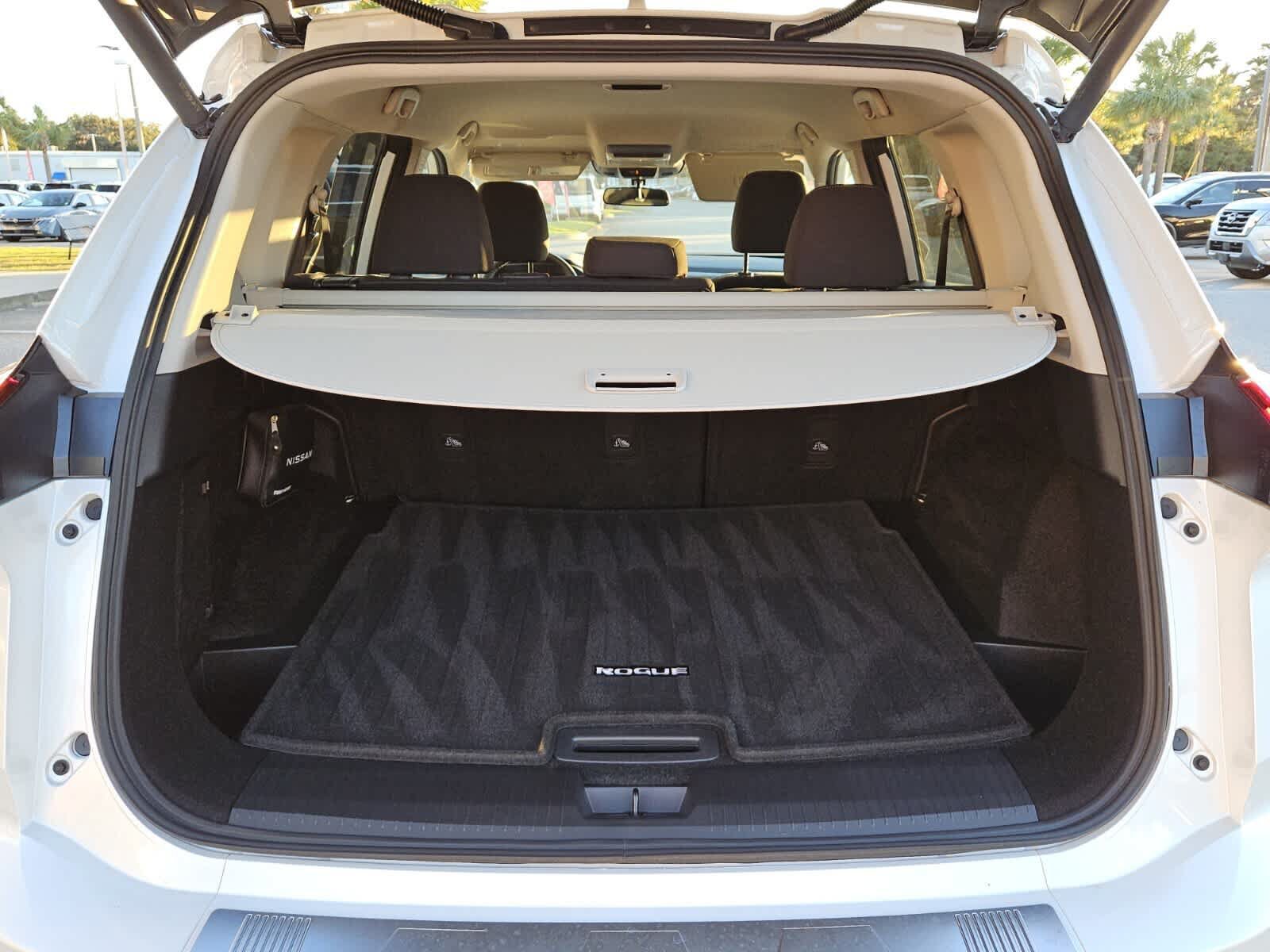 Used 2026 Nissan Rogue SV AWD/4WD image 6