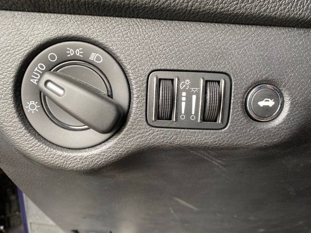 Used 2016 Dodge Challenger SXT image 15