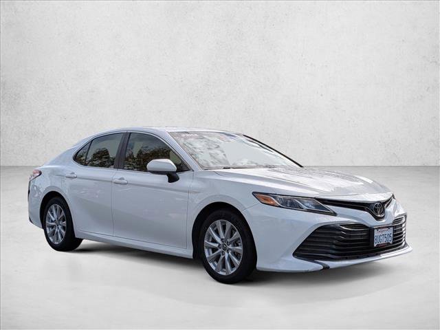 Used 2018 Toyota Camry LE image 3
