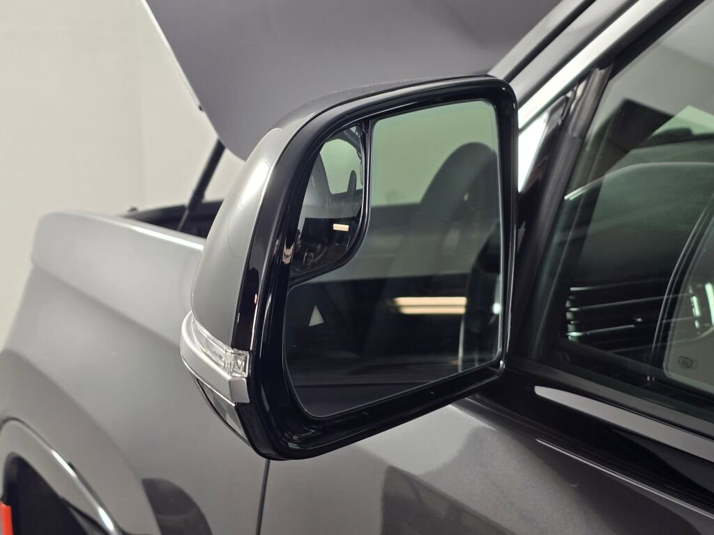 New 2026 Jeep Grand Wagoneer 4WD image 13