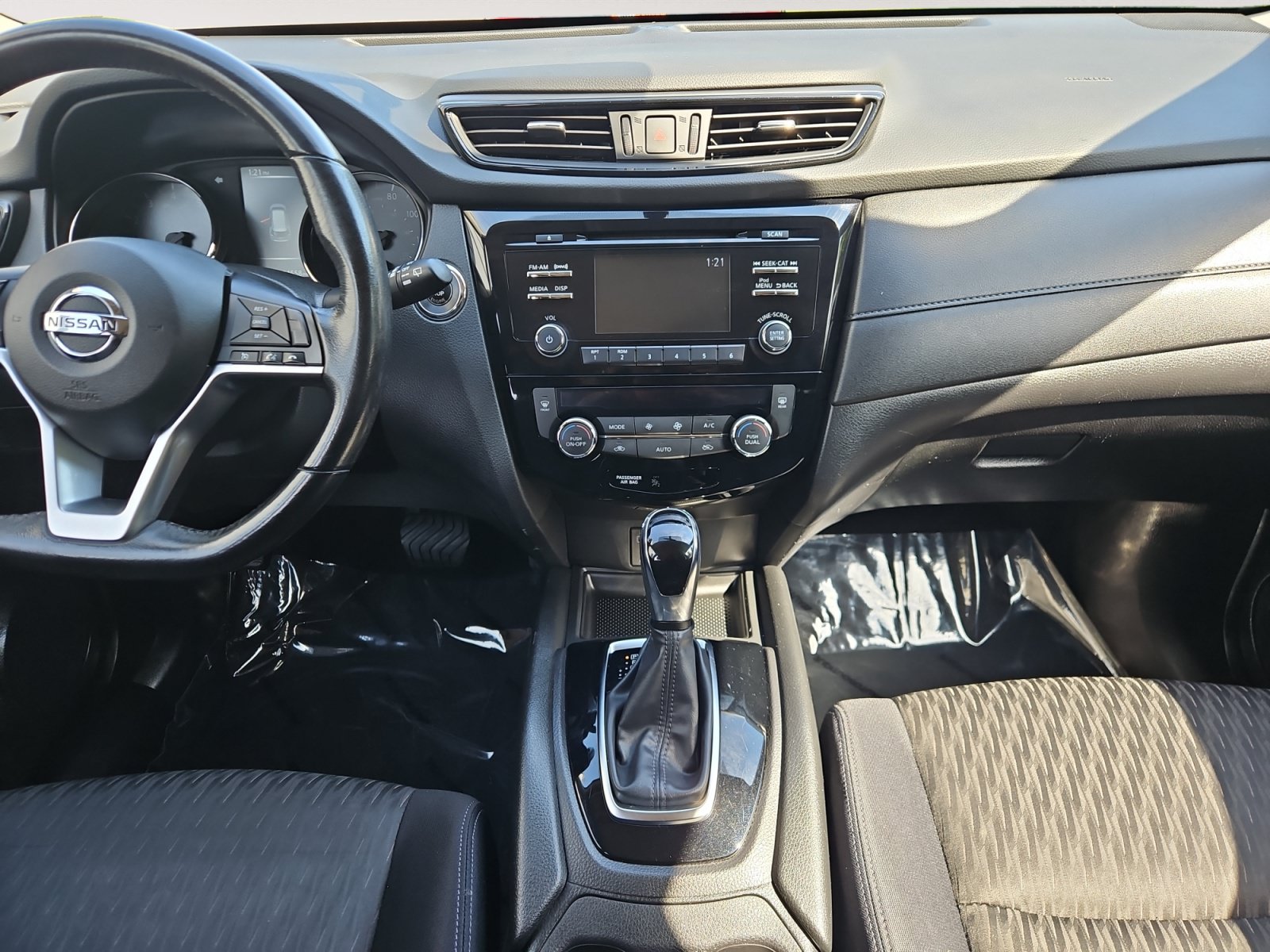 Used 2017 Nissan Rogue SV FWD image 12
