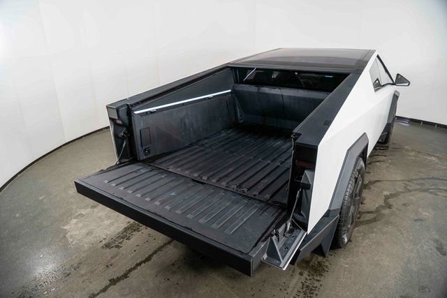 Used 2024 Tesla Cybertruck AWD Crew Cab image 28