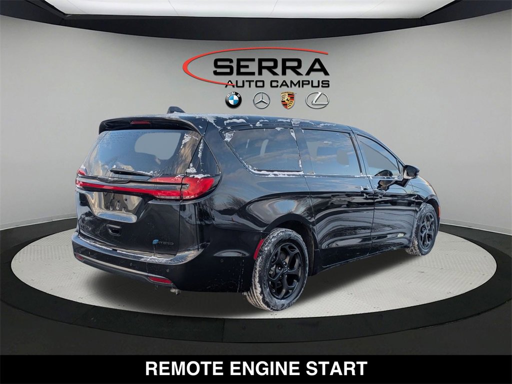 Used 2022 Chrysler Pacifica Limited w/ Uconnect Theater Family Group image 13