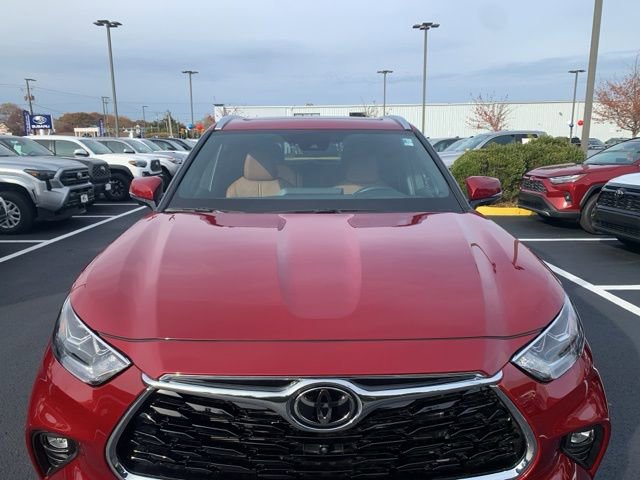 Used 2024 Toyota Highlander Platinum image 11