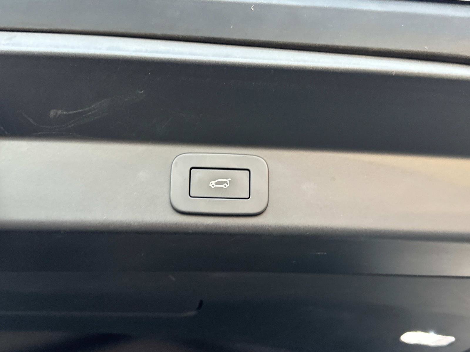 Used 2024 Land Rover Range Rover Sport SE image 12