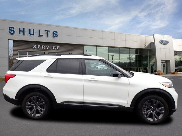 Certified 2023 Ford Explorer XLT w/ Equipment Group 202A image 4