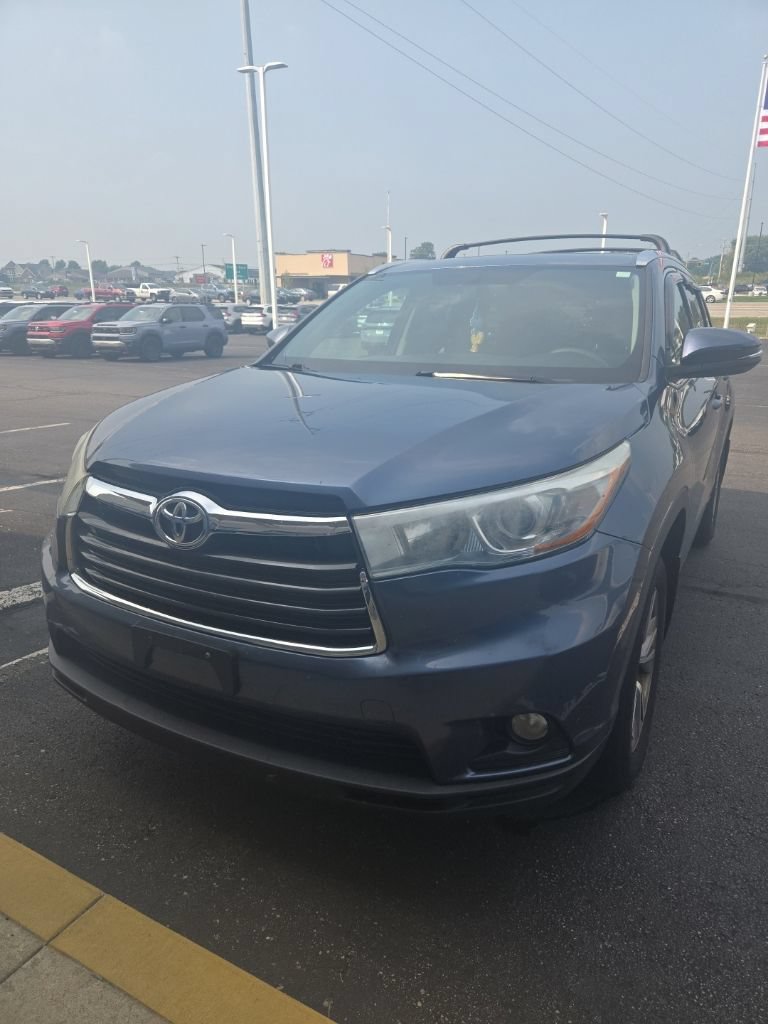 Used 2015 Toyota Highlander XLE AWD/4WD image 2