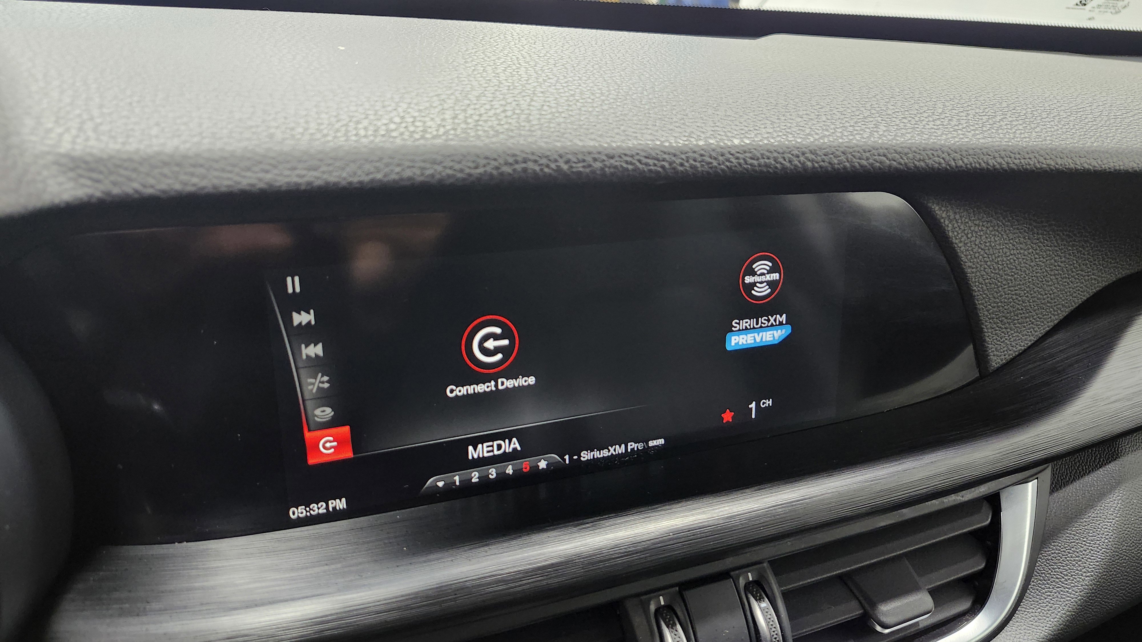 Used 2018 Alfa Romeo Stelvio AWD image 8