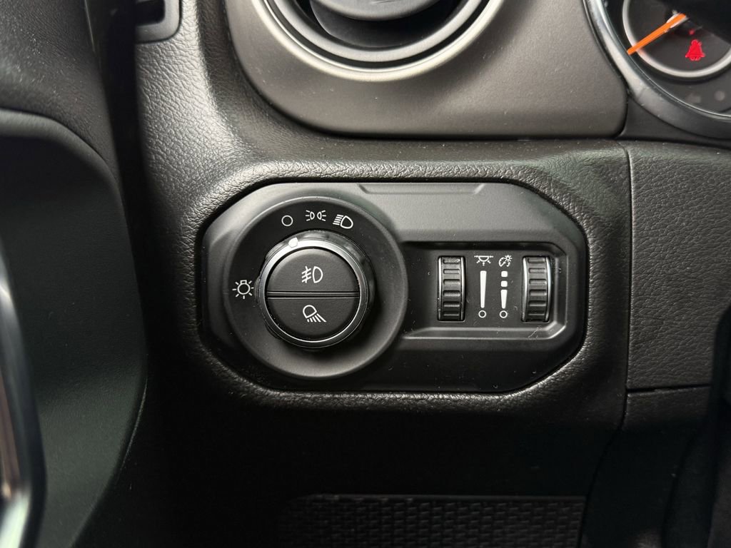 Used 2021 Jeep Gladiator Sport image 15